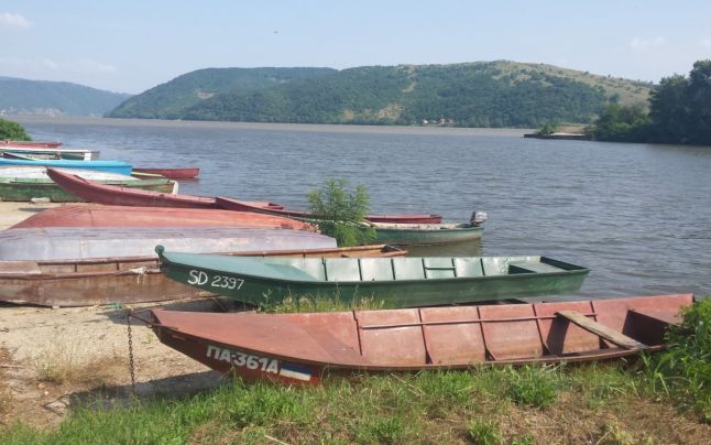 Locul în care Dunărea părăseşte Serbia şi intră în România